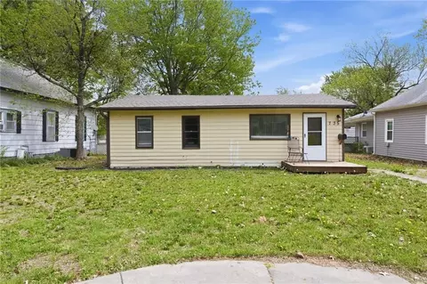 735 S Willow St, Ottawa, KS 66067