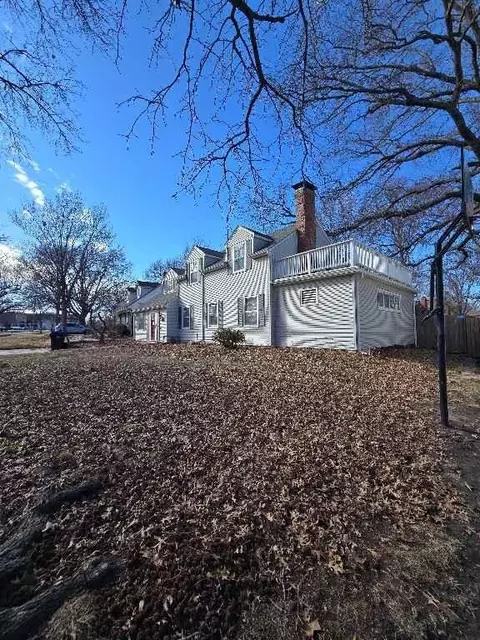 1625 SW Lakeside Dr, Topeka, KS 66604