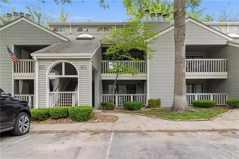 8810 W 106 Ter, Overland Park, KS 66212