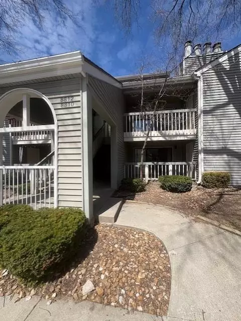 8810 W 106 Ter, Overland Park, KS 66212