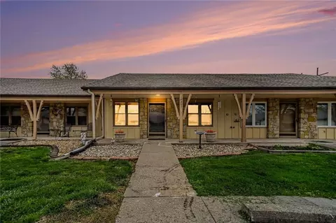 18867 Sunrise Dr, Belton, MO 64012