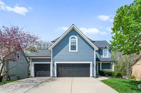 6344 Lakecrest Dr, Shawnee, KS 66218