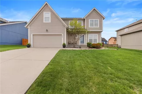 1240 SW Nagona Ln, Lees Summit, MO 64082