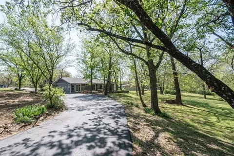 106 Oak Hills Dr, Coffeyville, KS 67337