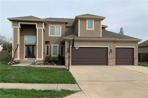 8804 SE 1st St, Lees Summit, MO 64064