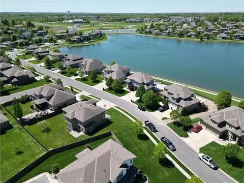 View/Area - 8804 SE 1st St, Lees Summit, MO 64064 photo 4 of 10