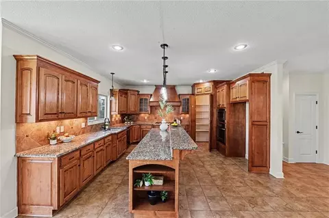Kitchen - 8804 SE 1st St, Lees Summit, MO 64064 photo 2 of 3
