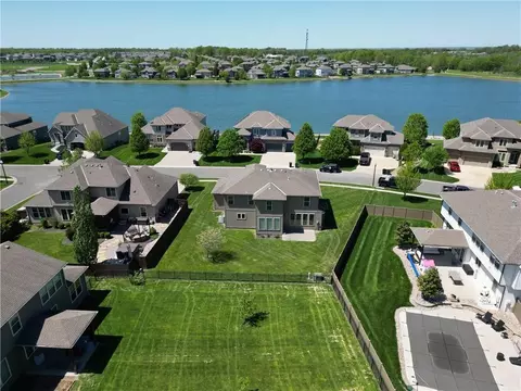 View/Area - 8804 SE 1st St, Lees Summit, MO 64064 photo 3 of 10