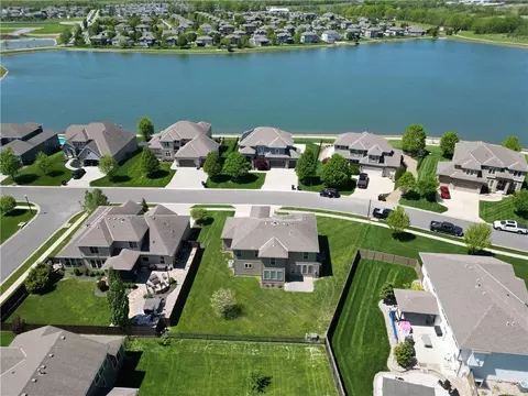 View/Area - 8804 SE 1st St, Lees Summit, MO 64064 photo 2 of 10