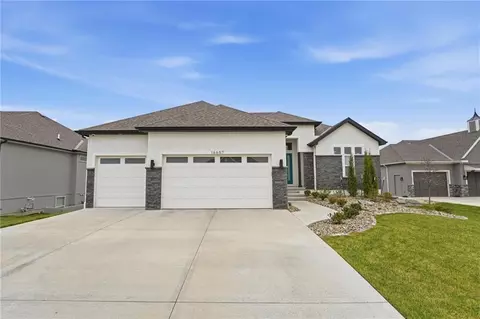 16657 S Tomashaw St, Olathe, KS 66062