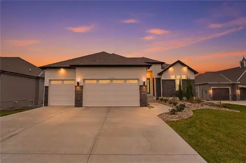 16657 S Tomashaw St, Olathe, KS 66062