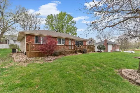 1211 Park Ave, Cameron, MO 64429