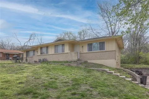 3213 N 52nd St, Kansas City, KS 66104