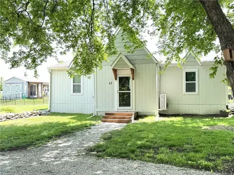 42 Fawn Valley Dr, Linn Valley, KS 66040
