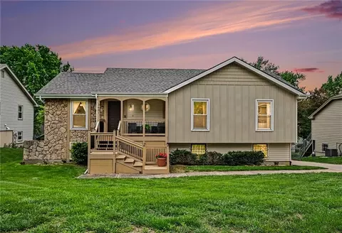 3601 77th St, Gladstone, MO 64119