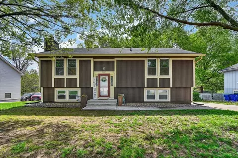 2027 NE Patterson Dr, Lees Summit, MO 64086