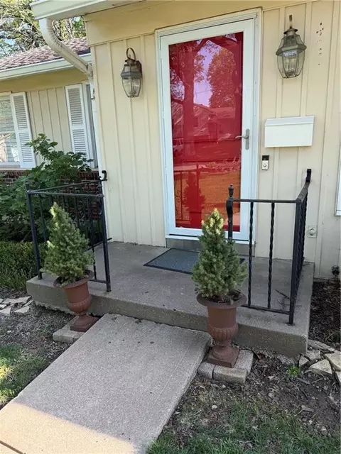 409 E 108th Terrace 108 Ter, Kansas City, MO 64131