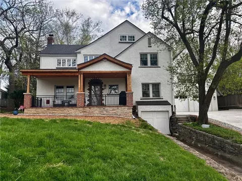 709 W 50th St, Kansas City, MO 64112