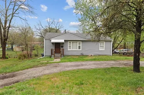 10505 Oakland Ave, Kansas City, MO 64134