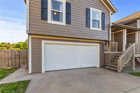 316 Creekside Ct, Gardner, KS 66030