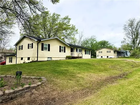 130 NE 1271 Rd, Knob Noster, MO 65336