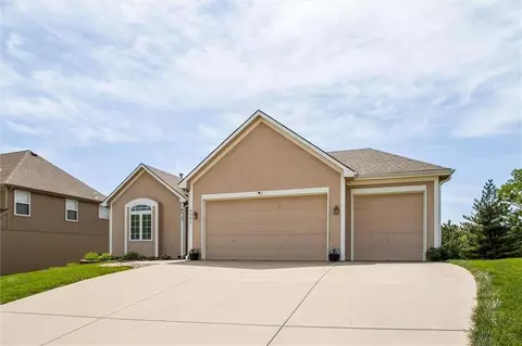 8925 NE 107th Ter, Kansas City, MO 64157
