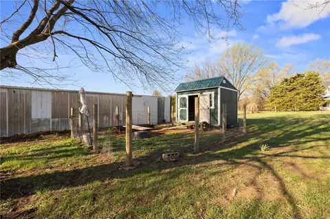 Exterior - 10059 B Hwy, Windsor, MO 65360 photo 7 of 9
