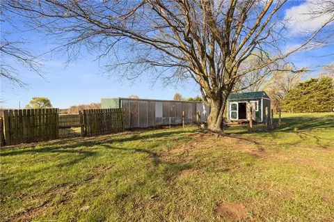 Exterior - 10059 B Hwy, Windsor, MO 65360 photo 6 of 9
