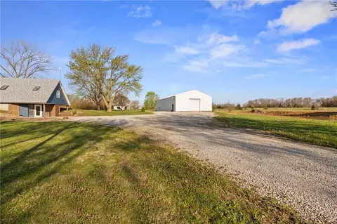 10059 B Hwy, Windsor, MO 65360