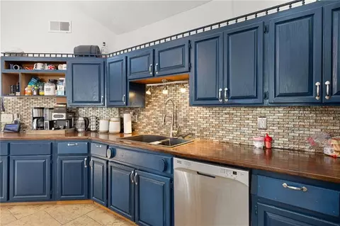 Kitchen - 10059 B Hwy, Windsor, MO 65360 photo 4 of 4