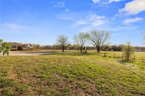 Exterior - 10059 B Hwy, Windsor, MO 65360 photo 5 of 9