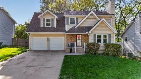 12404 S Seminole Dr, Olathe, KS 66062