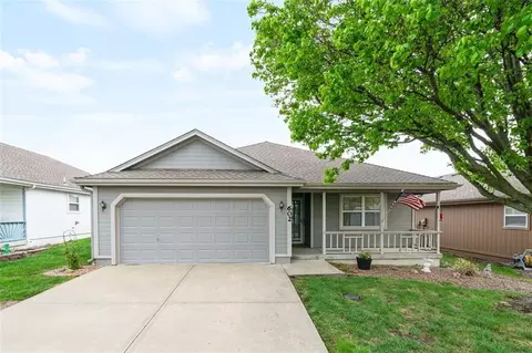 602 Sun Dr, Raymore, MO 64083