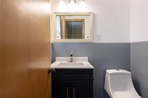 Bath - 12800 E 49th St, Independence, MO 64055 photo 1 of 3