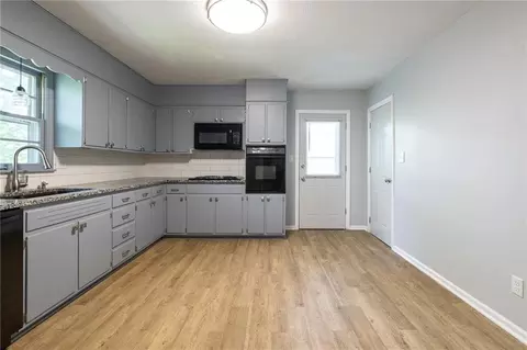 Kitchen - 12800 E 49th St, Independence, MO 64055 photo 4 of 5