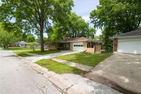 Exterior - 12800 E 49th St, Independence, MO 64055 photo 4 of 13