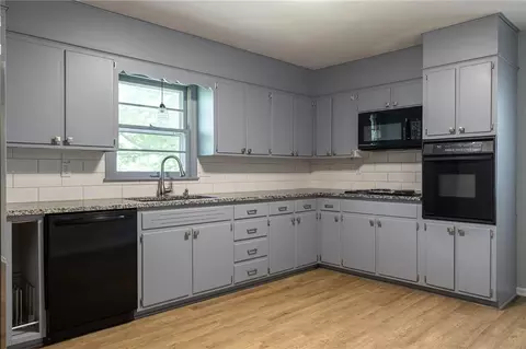 Kitchen - 12800 E 49th St, Independence, MO 64055 photo 3 of 5