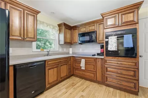 Kitchen - 706 NE Darwin St, Lees Summit, MO 64063 photo 2 of 3