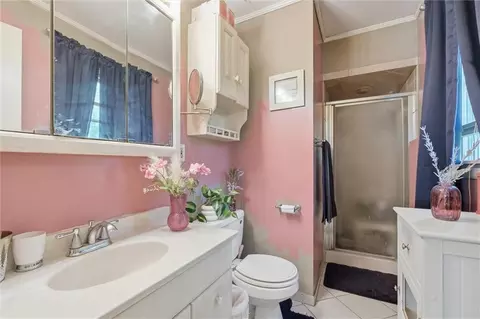 Bath - 706 NE Darwin St, Lees Summit, MO 64063 photo 1 of 2