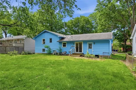 Exterior - 706 NE Darwin St, Lees Summit, MO 64063 photo 7 of 8