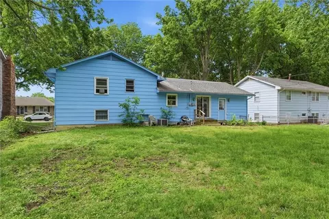 Exterior - 706 NE Darwin St, Lees Summit, MO 64063 photo 8 of 8