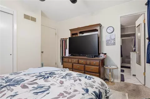 Bedroom - 706 NE Darwin St, Lees Summit, MO 64063 photo 2 of 2