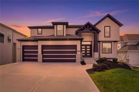 14464 S Haskins St, Olathe, KS 66062