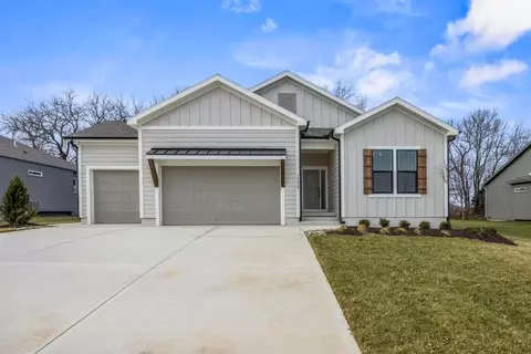 4840 NW Huonker Ct, Riverside, MO 64150