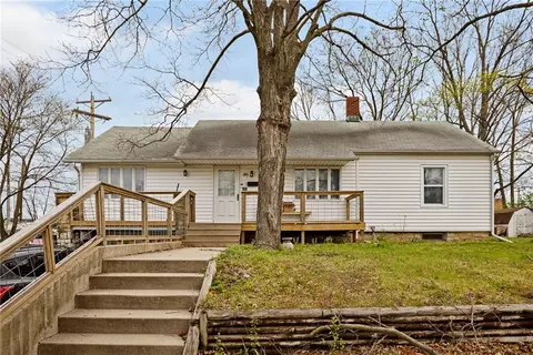 141 E 7th St, Trenton, MO 64683
