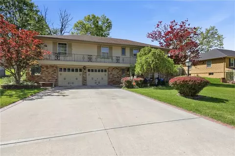 3520 Shady Bend Dr, Independence, MO 64052