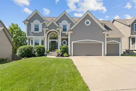 13714 Cody St, Overland Park, KS 66221
