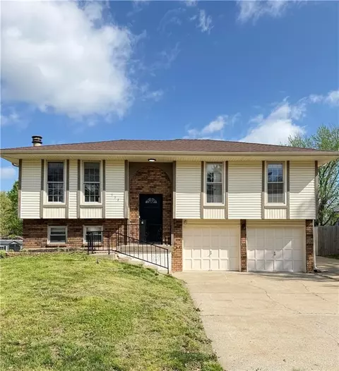 532 NE 98 Th Pl, Kansas City, MO 64155