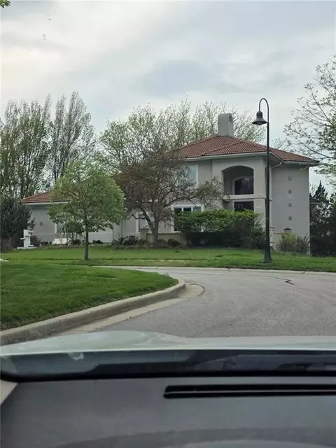 11712 Overbrook Rd, Leawood, KS 66211