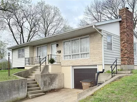 433 S 8th St, Atchison, KS 66002
